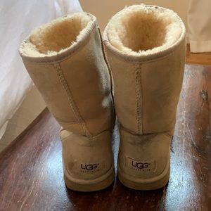 UGG. Classic short boot